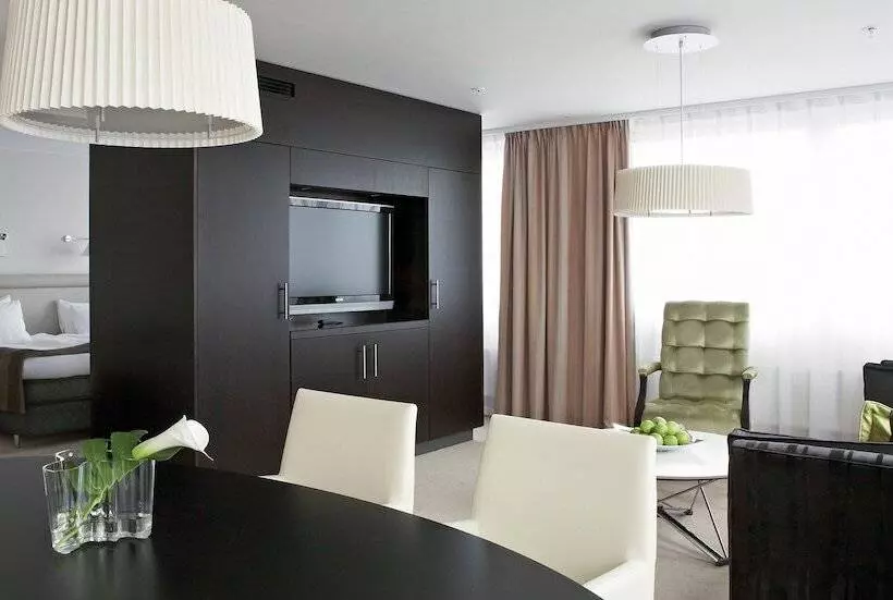سوییت, Elite Park Avenue