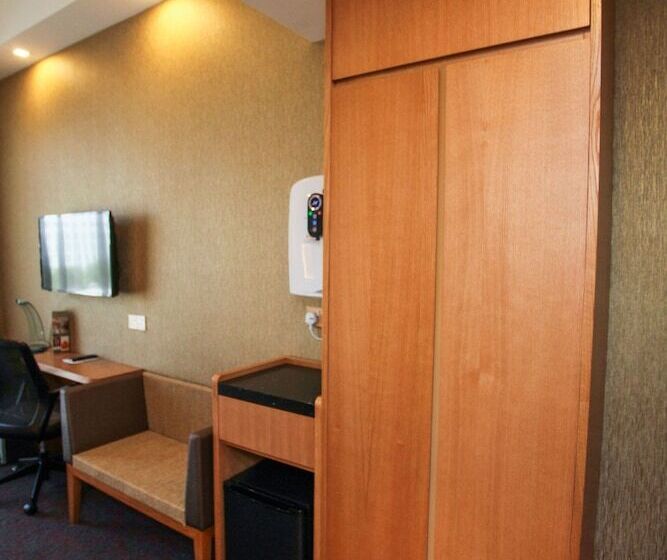 Deluxe Room, Grand Central