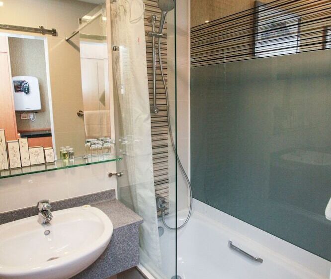 Deluxe Triple Room, Grand Central