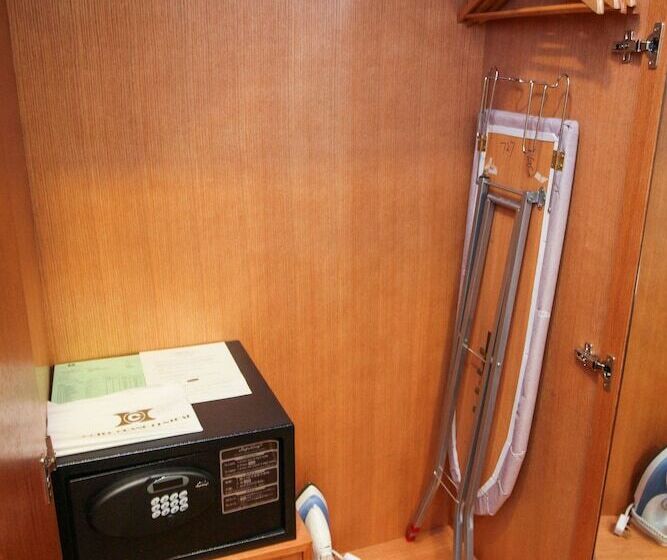 Deluxe Triple Room, Grand Central