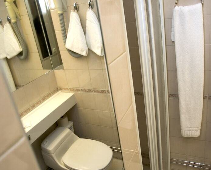 חדר סטנדרט לשלושה, L Valhall