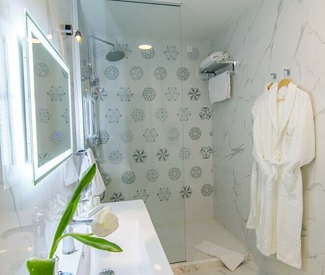 اتاق لوکس, Lido By Phoenicia