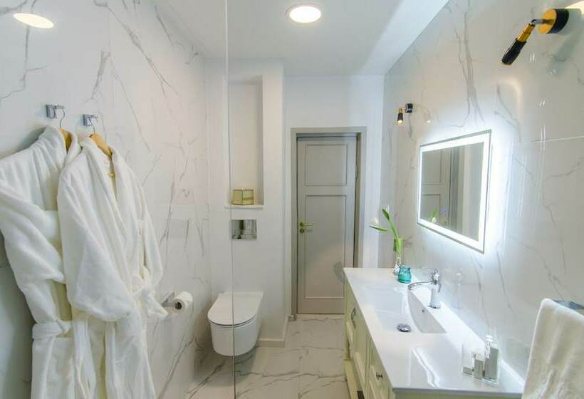 اتاق لوکس, Lido By Phoenicia