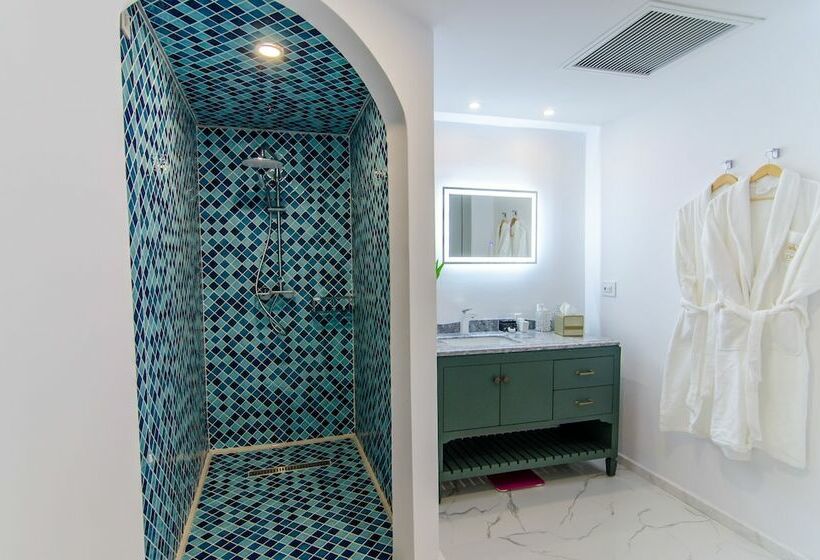 سوییت اجرایی, Lido By Phoenicia