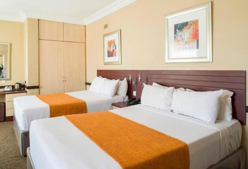 اتاق استاندارد, New Ambassador