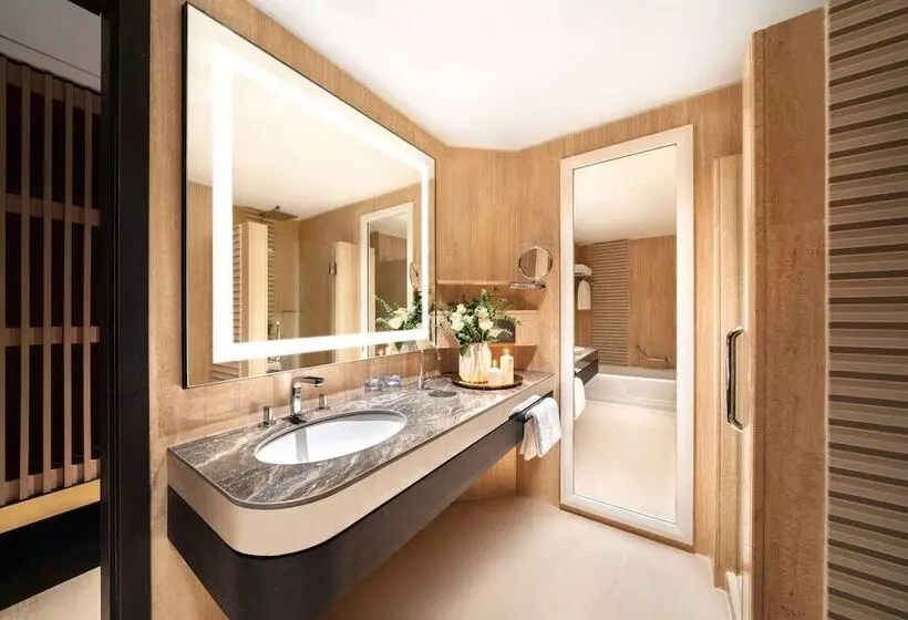 Premium Room, Parkroyal Collection Marina Bay, Singapore