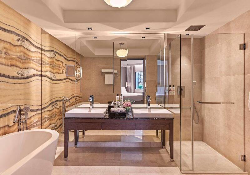 Suite King Bed, Pullman Singapore Orchard