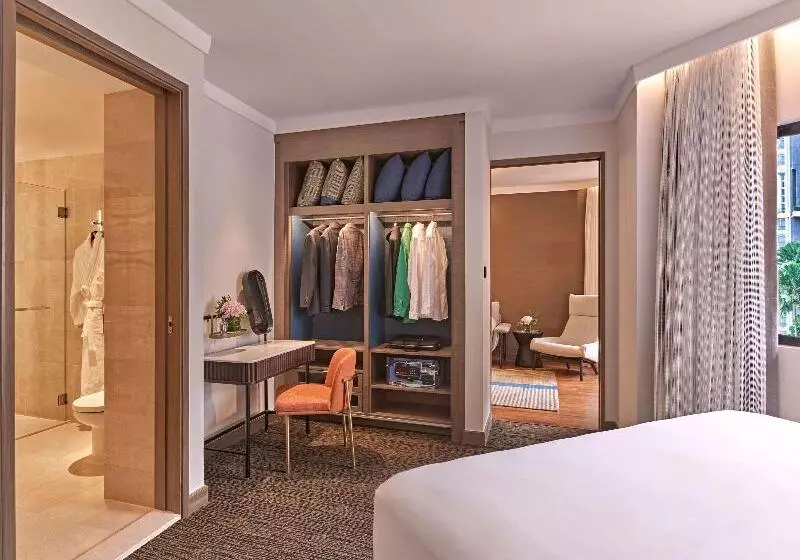 Suite King Bed