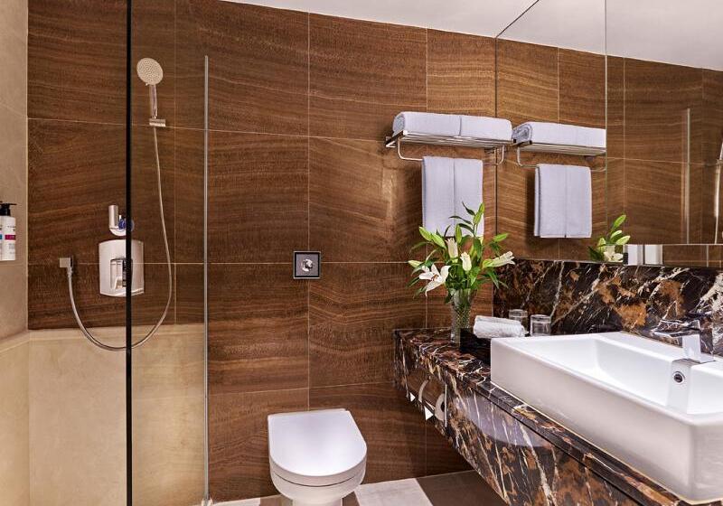 Deluxe Room, Pullman Singapore Orchard