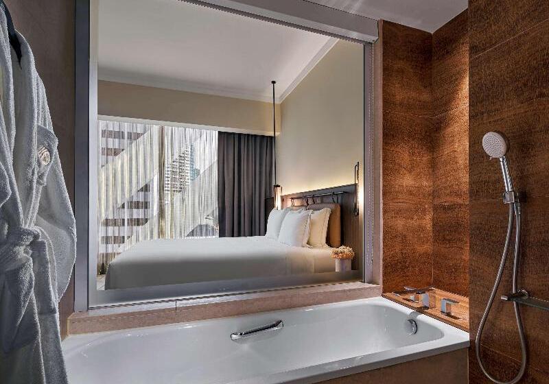 Premium Room, Pullman Singapore Orchard