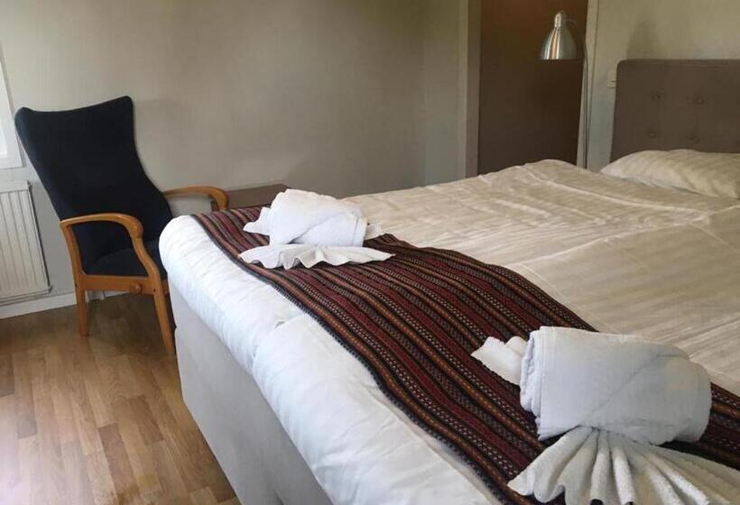 Номер Deluxe, Motoristen