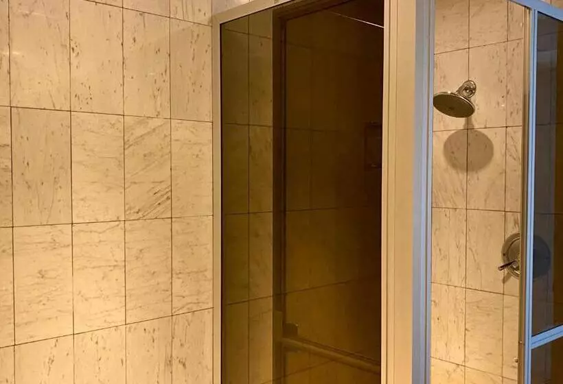سوییت خانوادگی, The Royal Hotel By Coastlands Hotels & Resorts