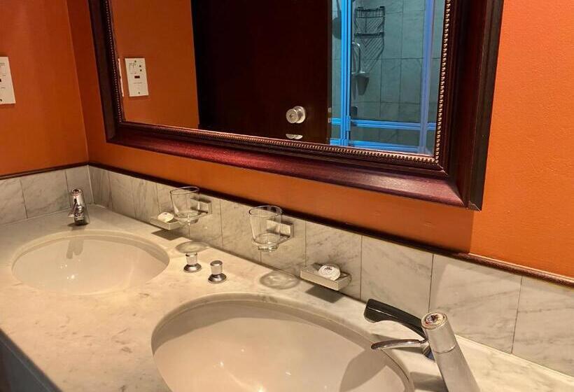 Family Suite, The Royal Hotel By Coastlands Hotels & Resorts