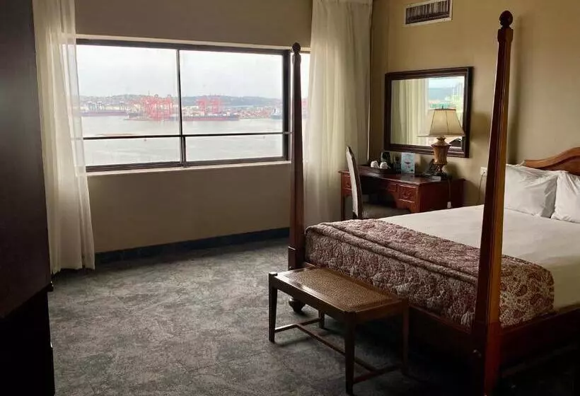 سوییت, The Royal Hotel By Coastlands Hotels & Resorts