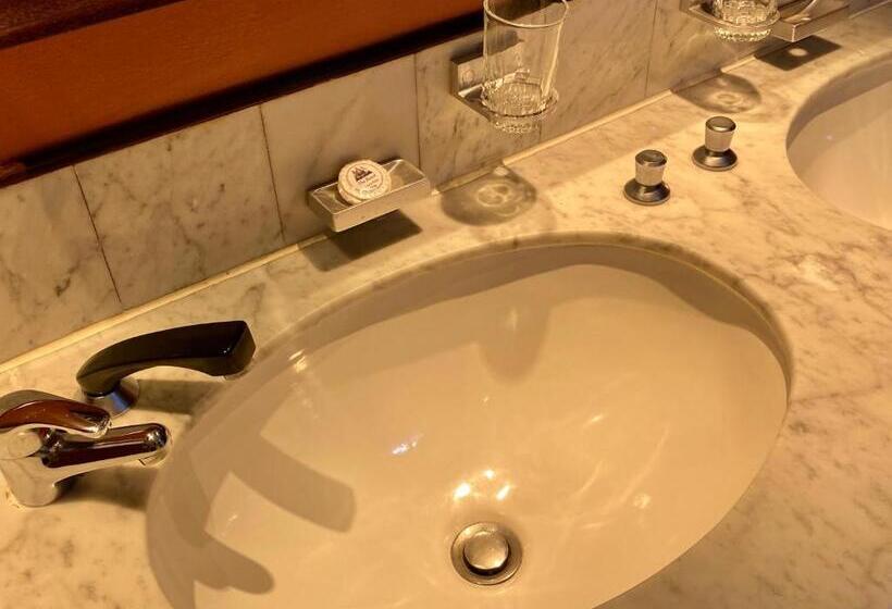 Номер Deluxe, The Royal Hotel By Coastlands Hotels & Resorts