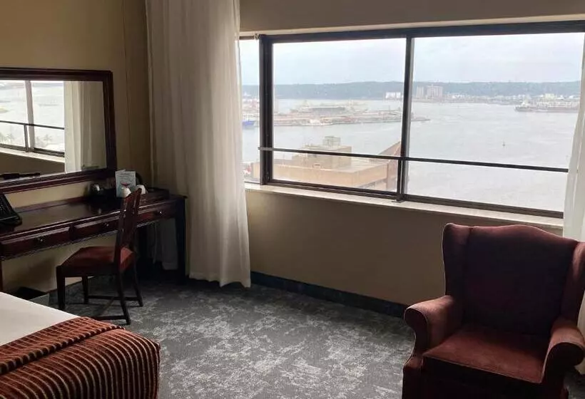 اتاق لوکس, The Royal Hotel By Coastlands Hotels & Resorts