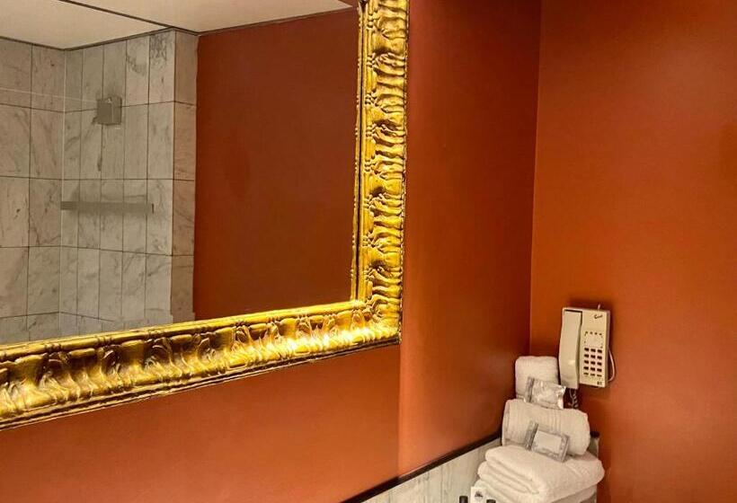 Suite, The Royal Hotel By Coastlands Hotels & Resorts
