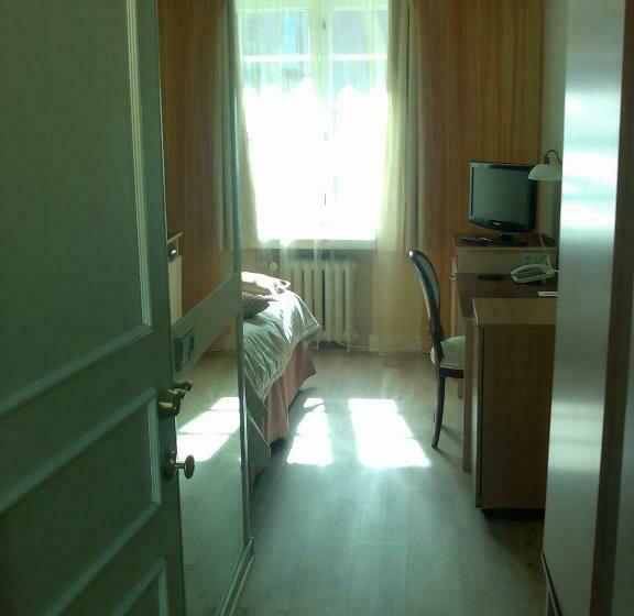 标准单人间, Anna