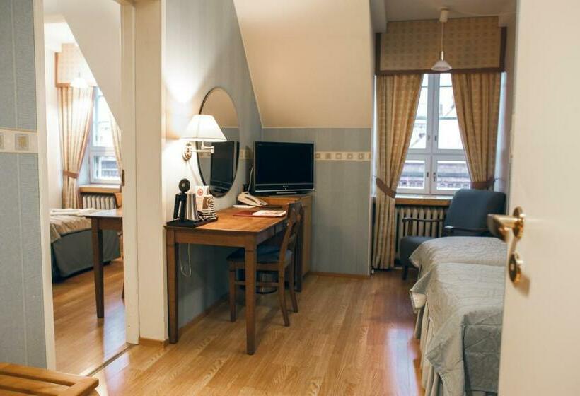 四人标准间, Anna