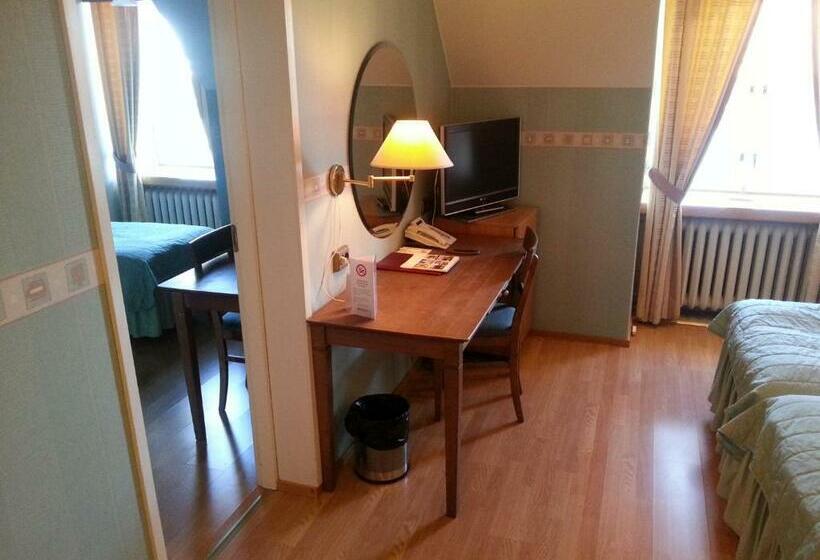 四人标准间, Anna