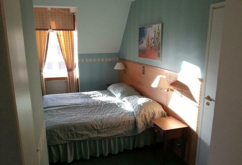 四人标准间, Anna