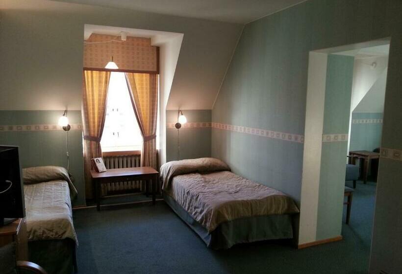 四人标准间, Anna