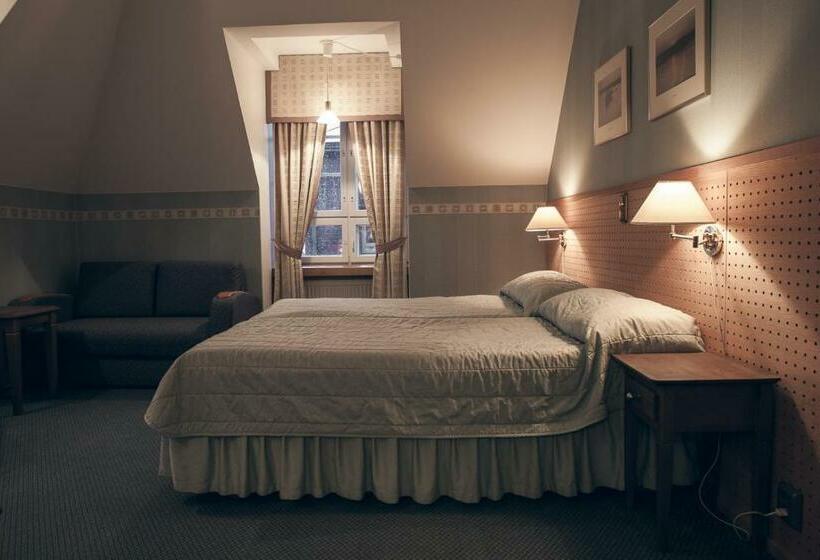 四人标准间, Anna