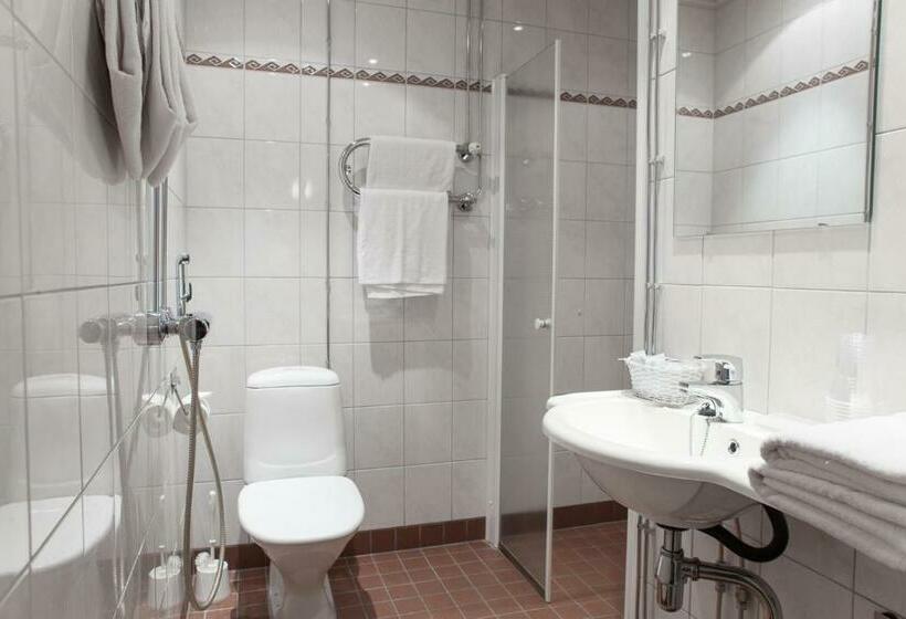 四人标准间, Anna