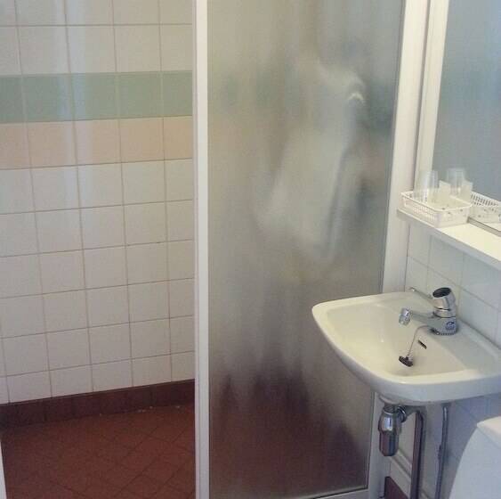 高级单人间, Anna