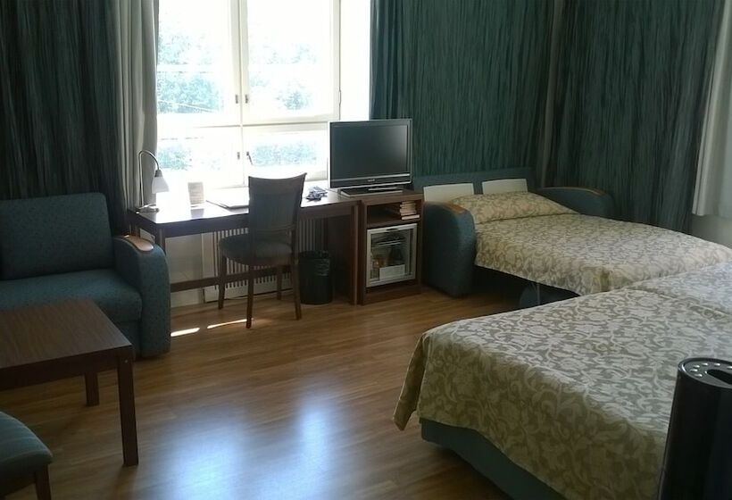 高级大房间, Anna