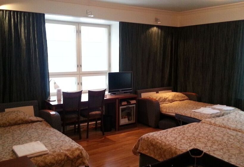 高级大房间, Anna