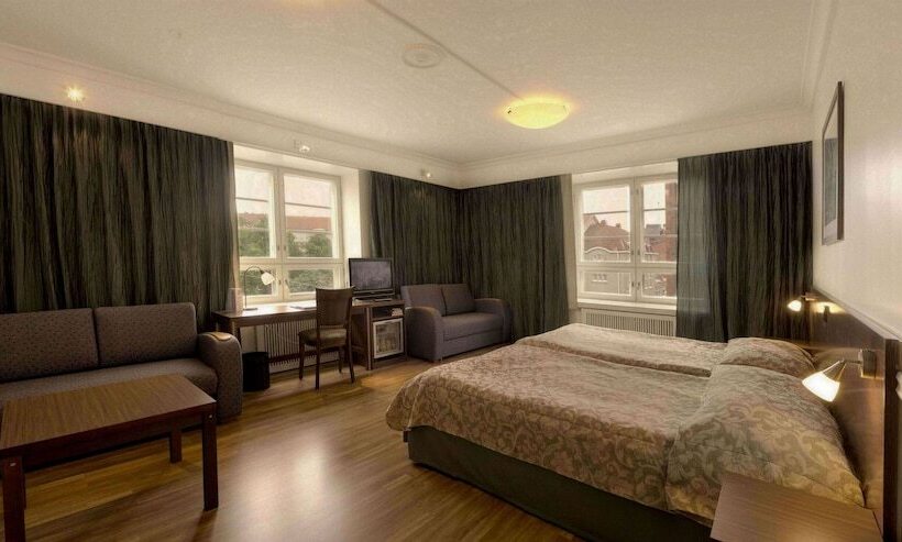 高级大房间, Anna