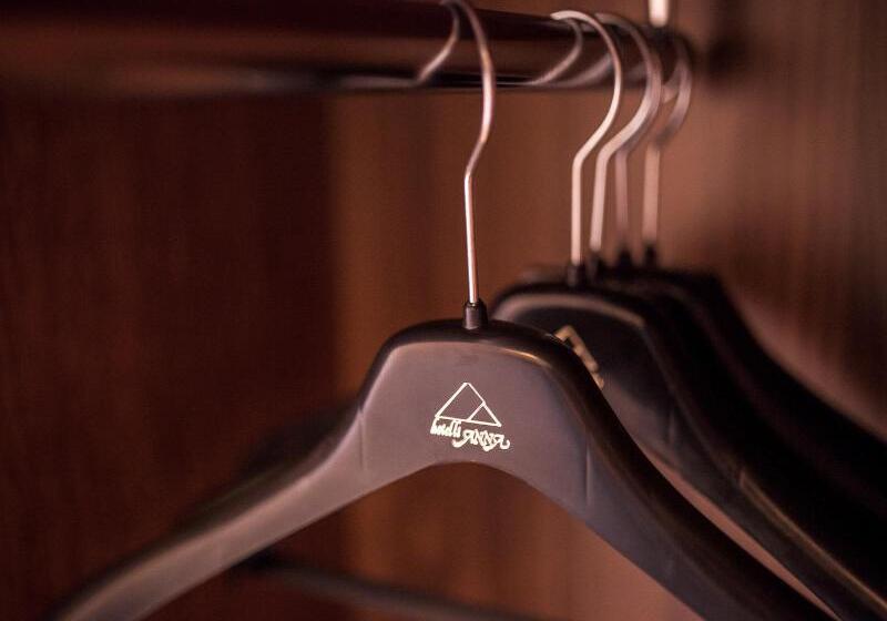 高级大房间, Anna