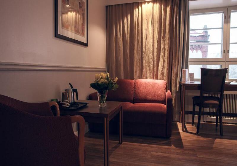 高级大房间, Anna