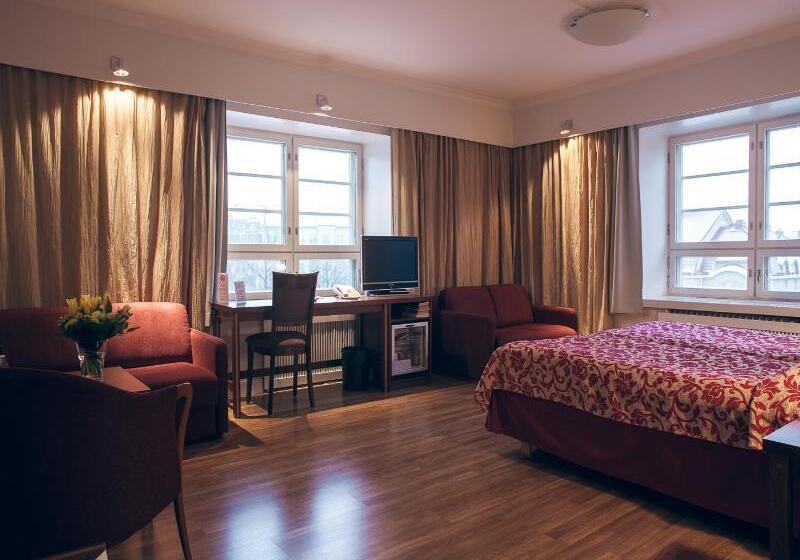 高级大房间, Anna