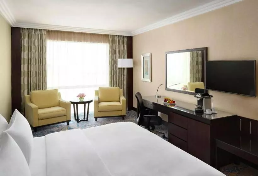 Club Room King Bed, Crowne Plaza Jeddah, An Ihg