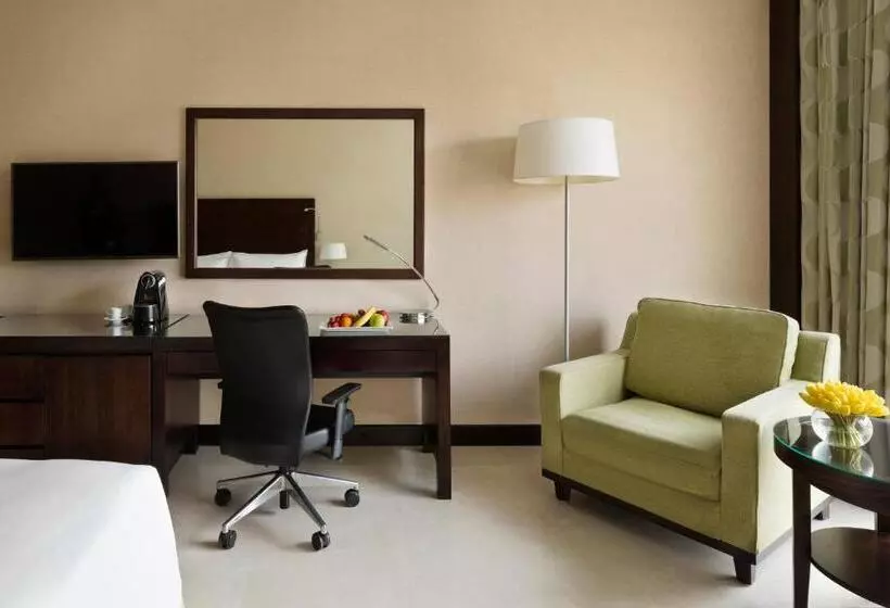 اتاق استاندارد با تخت بزرگ برای معلولان, Crowne Plaza Jeddah, An Ihg