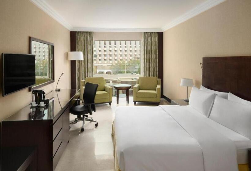 Номер Стандарт Кровать Кинг Адаптированный для Инвалидов, Crowne Plaza Jeddah, An Ihg
