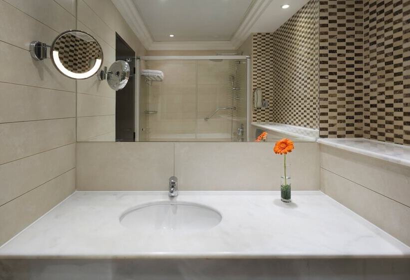 Люкс Адаптированный для Инвалидов, Crowne Plaza Jeddah, An Ihg