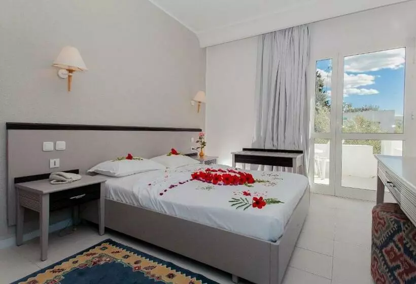 اتاق استاندارد چهار تخته, El Mouradi Club Selima
