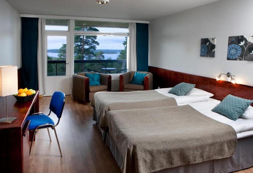 Superior room with lake view, & Hostel Tallukka