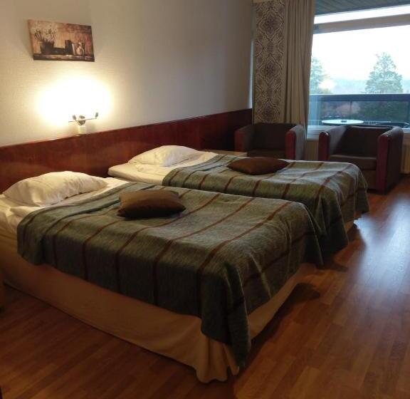 Superior room with lake view, & Hostel Tallukka