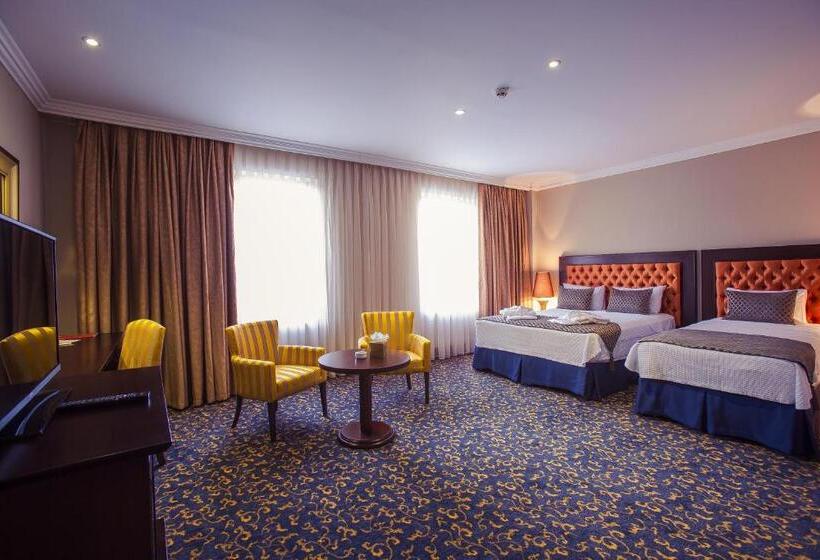 اتاق سوپریور سه تخته, Intourist Palace Batumi