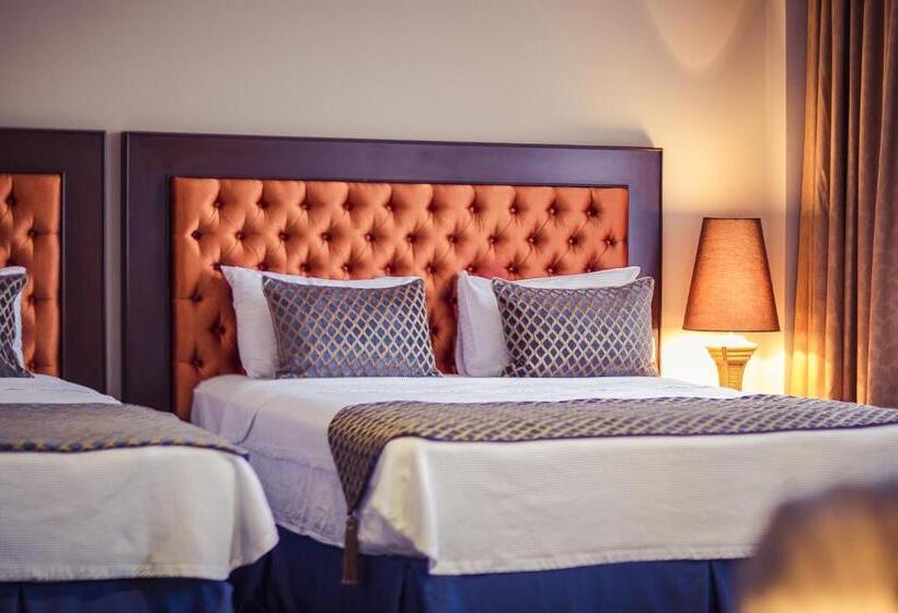 اتاق سوپریور سه تخته, Intourist Palace Batumi