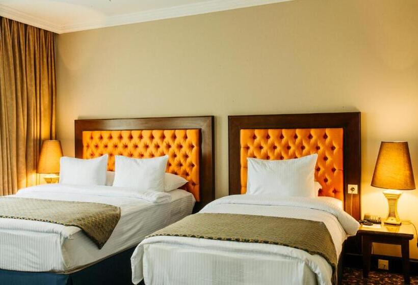اتاق سوپریور سه تخته, Intourist Palace Batumi