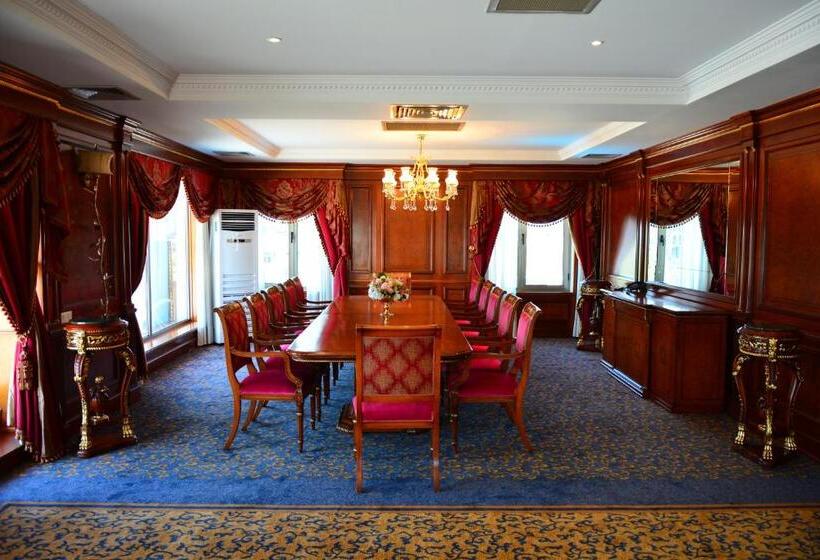 سوئیت پرزیدنت, Intourist Palace Batumi