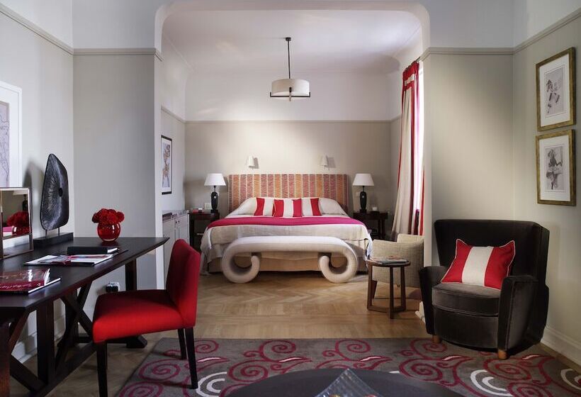 جناح جونيور, Rocco Forte Astoria