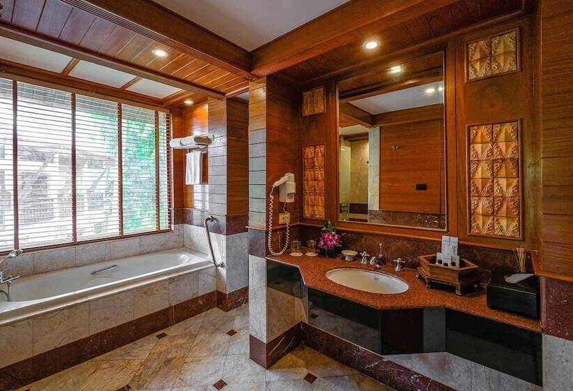 海景标准间露台, Thavorn Beach Village Resort & Spa Phuket