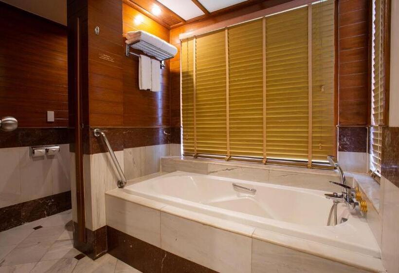 标准间带露台, Thavorn Beach Village Resort & Spa Phuket