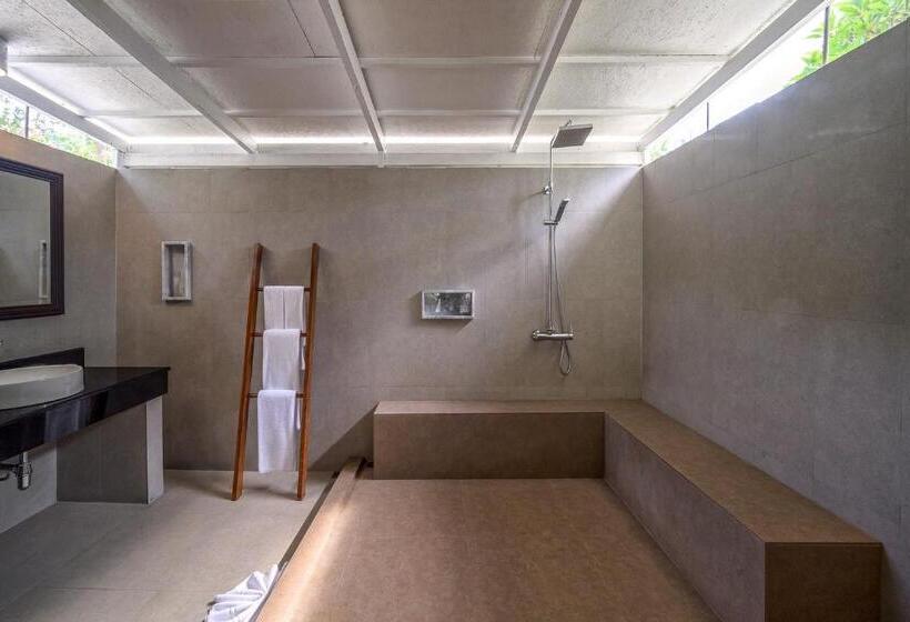 标准房带园景, Thavorn Beach Village Resort & Spa Phuket